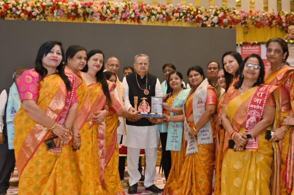 अग्रवाल समाज का सबसे बड़ा ऐतिहासिक का आयोजन- नवम अग्र अलंकरण समारोह" का भव्य आयोजन संपन्न,विधानसभा अध्यक्ष डॉ रमन सिंह के एवं राष्ट्रीय चेयरमैन प्रदीप मित्तल के सानिध्य में हुआ संपन्न,पूर्व विधानसभा अध्यक्ष गौरीशंकर अग्रवाल, राष्ट्रीय कार्यकारी अध्यक्ष सियाराम अग्रवाल एवं विधायक बसना संपत अग्रवाल की विशिष्ट उपस्थिति में दिए गए पुरस्कार kshititech