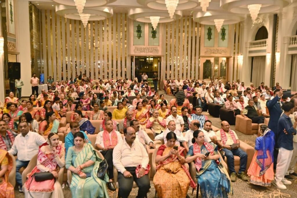 अग्रवाल समाज का सबसे बड़ा ऐतिहासिक का आयोजन- नवम अग्र अलंकरण समारोह" का भव्य आयोजन संपन्न,विधानसभा अध्यक्ष डॉ रमन सिंह के एवं राष्ट्रीय चेयरमैन प्रदीप मित्तल के सानिध्य में हुआ संपन्न,पूर्व विधानसभा अध्यक्ष गौरीशंकर अग्रवाल, राष्ट्रीय कार्यकारी अध्यक्ष सियाराम अग्रवाल एवं विधायक बसना संपत अग्रवाल की विशिष्ट उपस्थिति में दिए गए पुरस्कार kshititech