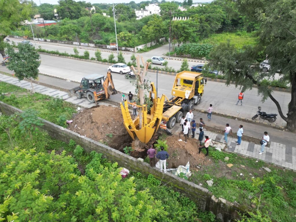 बड़ी खबर- विकास कार्यों में बाधा नहीं बनेंगे पेड़, देश में पेड़ों को उखाड़ कर फिर से स्थापित करने की नई तकनीक हुई प्रारंभ, लोक निर्माण विभाग की अनुकरणीय पहल, डकोटा, हाई एंड ट्री ट्रांसप्लांटर मशीन kshititech