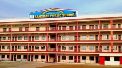 द्वारिका नाथ स्वर्णकार ने किया स्वतंत्रता दिवस के मौके पर संस्कार पब्लिक स्कूल हरेठी में ध्वजारोहण,बच्चों ने दी सुंदर सांस्कृतिक कार्यक्रमों की प्रस्तुति, विद्यालय के डायरेक्टर प्रकाश चंद्र अग्रवाल एवं रश्मि अग्रवाल भी रहे मौजूद, स्वतंत्रता संग्राम सेनानियों के बलिदान को भी स्मरण किया विद्यालय परिवार ने kshititech