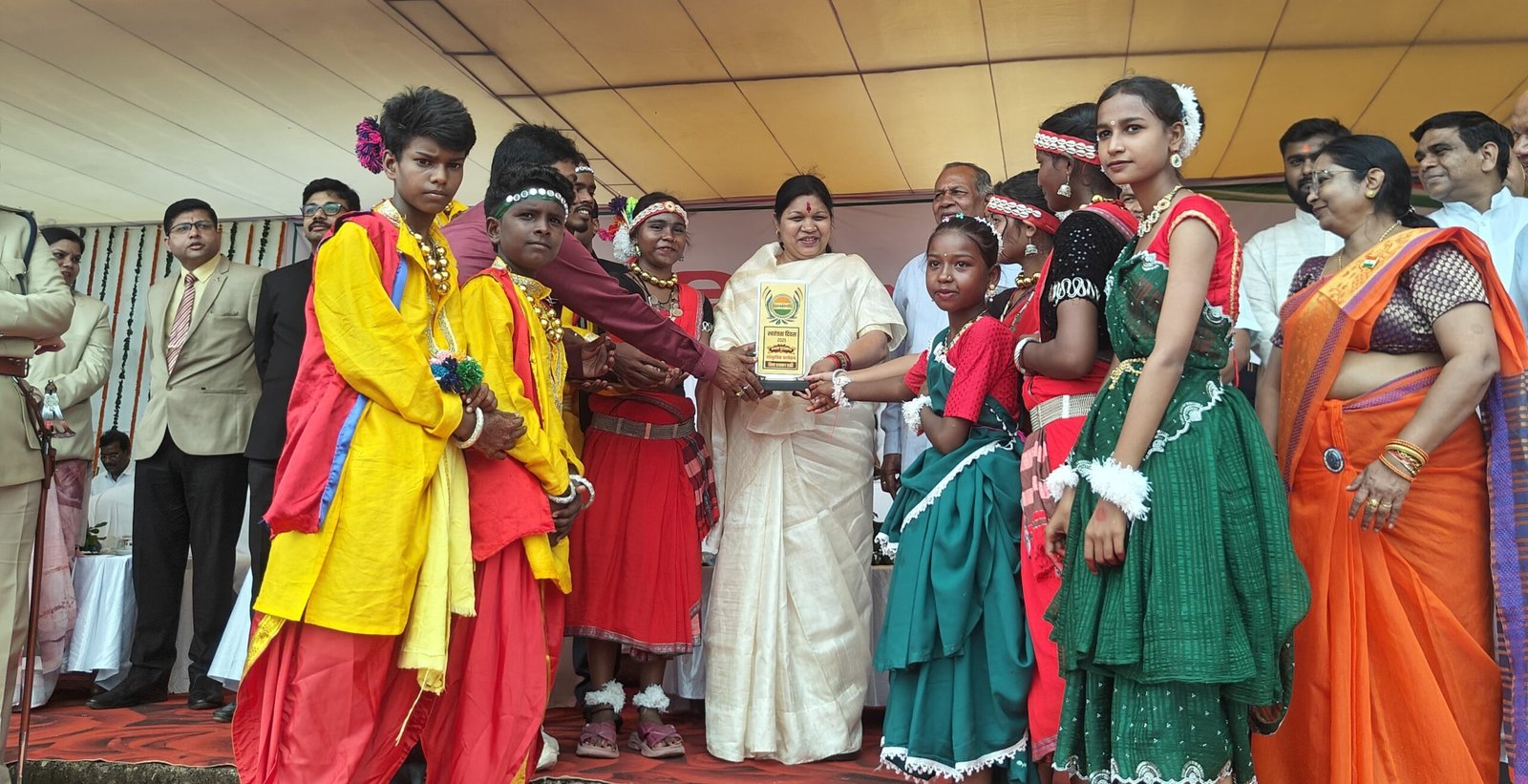 शासकीय उच्चतर माध्यमिक विद्यालय किरारी बाराद्वार के बच्चों ने जिला स्तरीय सांस्कृतिक कार्यक्रम में हासिल किया पहला स्थान, दूसरे स्थान पर रहे अनुनय कान्वेंट स्कूल के बच्चे, मुख्य अतिथि सांसद कमलेश जांगड़े के हाथों हुए सम्मानित, जिला शिक्षा अधिकारी कुमुदिनी बाघ द्विवेदी ने दी बधाई kshititech