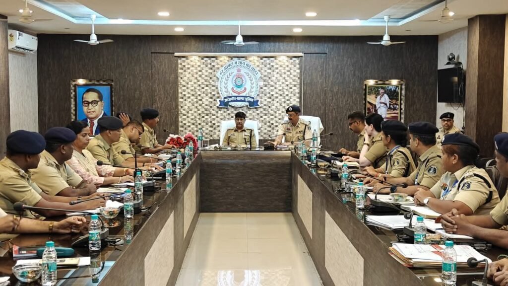 कानून व्यवस्था दुरुस्त करने की कवायद- जिला पुलिस अधीक्षकों की समीक्षा बैठक ली पुलिस महानिदेशक ने, बिलासपुर रेंज के सभी एसपी रहे मौजूद, पुलिस व्यवस्था को लेकर दिए गए आवश्यक निर्देश कानून व्यवस्था दुरुस्त करने की कवायद- जिला पुलिस अधीक्षकों की समीक्षा बैठक ली पुलिस महानिदेशक ने, बिलासपुर रेंज के सभी एसपी रहे मौजूद, पुलिस व्यवस्था को लेकर दिए गए आवश्यक निर्देश kshititech