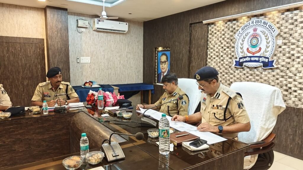 कानून व्यवस्था दुरुस्त करने की कवायद- जिला पुलिस अधीक्षकों की समीक्षा बैठक ली पुलिस महानिदेशक ने, बिलासपुर रेंज के सभी एसपी रहे मौजूद, पुलिस व्यवस्था को लेकर दिए गए आवश्यक निर्देश कानून व्यवस्था दुरुस्त करने की कवायद- जिला पुलिस अधीक्षकों की समीक्षा बैठक ली पुलिस महानिदेशक ने, बिलासपुर रेंज के सभी एसपी रहे मौजूद, पुलिस व्यवस्था को लेकर दिए गए आवश्यक निर्देश kshititech