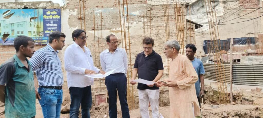 156 साल पुराने रायपुर के बांके बिहारी मंदिर में कृष्ण जन्माष्टमी पर्व मनाया जाएगा धूमधाम से, डॉक्टर अशोक सियाराम अग्रवाल ने दी जानकारी, मंदिर के नवनिर्माण में भी श्रद्धालु भक्त जनों को सहभागी बनने का आग्रह किया अध्यक्ष डॉ अशोक अग्रवाल ने 156 साल पुराने रायपुर के बांके बिहारी मंदिर में कृष्ण जन्माष्टमी पर्व मनाया जाएगा धूमधाम से, डॉक्टर अशोक सियाराम अग्रवाल ने दी जानकारी, मंदिर के नवनिर्माण में भी श्रद्धालु भक्त जनों को सहभागी बनने का आग्रह किया अध्यक्ष डॉ अशोक अग्रवाल ने kshititech