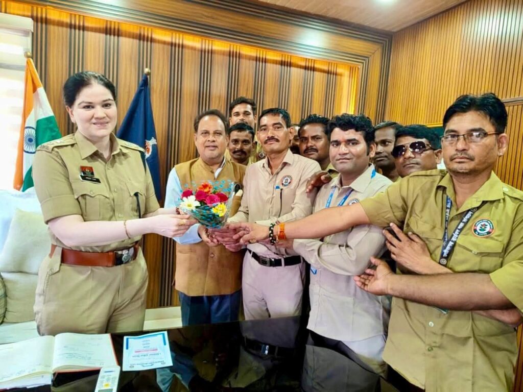 1 सितंबर को शक्ति शहर में होगा छत्तीसगढ़ ड्राइवर महा संगठन का संभाग स्तरीय ड्राइवर सम्मेलन रैली का आयोजन,जिला अध्यक्ष संतोष देवांगन के नेतृत्व में आयोजित है कार्यक्रम, पूरे बिलासपुर संभाग से जुटेंगे हजारों की संख्या में ड्राइवर संघ के सदस्य 1 सितंबर को शक्ति शहर में होगा छत्तीसगढ़ ड्राइवर महा संगठन का संभाग स्तरीय ड्राइवर सम्मेलन रैली का आयोजन,जिला अध्यक्ष संतोष देवांगन के नेतृत्व में आयोजित है कार्यक्रम, पूरे बिलासपुर संभाग से जुटेंगे हजारों की संख्या में ड्राइवर संघ के सदस्य kshititech