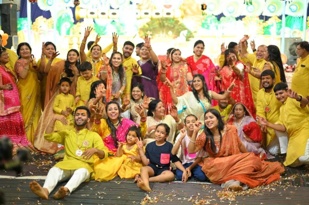 गोस्वामी गोविंद बाबा ने कहा- भगवान ने तुम्हें दिया है अनमोल जीवन, श्रीमद् भागवत कथा का श्रवण है संकटों का निवारण, खरसिया शहर में भागवत कथा सुनने उमड़ रही श्रद्धालुओं की भीड़- तिगडॉनिया परिवार की चल रही पितृ मोक्षार्थ श्रीमद् भागवत महापुराण कथा, परम पूज्य भागवत मर्मज्ञ गोस्वामी गोविंद बाबा के मुखारविंद से हो रहा है कथा का रसपान, आयोजन के छठवें दिवस 30 अगस्त को गोपी उद्धव संवाद सहित विभिन्न प्रसंगों का किया गोस्वामी जी ने वर्णन गोस्वामी गोविंद बाबा ने कहा- भगवान ने तुम्हें दिया है अनमोल जीवन, श्रीमद् भागवत कथा का श्रवण है संकटों का निवारण, खरसिया शहर में भागवत कथा सुनने उमड़ रही श्रद्धालुओं की भीड़- तिगडॉनिया परिवार की चल रही पितृ मोक्षार्थ श्रीमद् भागवत महापुराण कथा, परम पूज्य भागवत मर्मज्ञ गोस्वामी गोविंद बाबा के मुखारविंद से हो रहा है कथा का रसपान, आयोजन के छठवें दिवस 30 अगस्त को गोपी उद्धव संवाद सहित विभिन्न प्रसंगों का किया गोस्वामी जी ने वर्णन kshititech