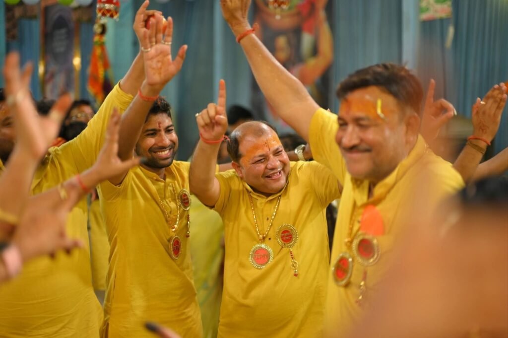 गोस्वामी गोविंद बाबा ने कहा- भगवान ने तुम्हें दिया है अनमोल जीवन, श्रीमद् भागवत कथा का श्रवण है संकटों का निवारण, खरसिया शहर में भागवत कथा सुनने उमड़ रही श्रद्धालुओं की भीड़- तिगडॉनिया परिवार की चल रही पितृ मोक्षार्थ श्रीमद् भागवत महापुराण कथा, परम पूज्य भागवत मर्मज्ञ गोस्वामी गोविंद बाबा के मुखारविंद से हो रहा है कथा का रसपान, आयोजन के छठवें दिवस 30 अगस्त को गोपी उद्धव संवाद सहित विभिन्न प्रसंगों का किया गोस्वामी जी ने वर्णन गोस्वामी गोविंद बाबा ने कहा- भगवान ने तुम्हें दिया है अनमोल जीवन, श्रीमद् भागवत कथा का श्रवण है संकटों का निवारण, खरसिया शहर में भागवत कथा सुनने उमड़ रही श्रद्धालुओं की भीड़- तिगडॉनिया परिवार की चल रही पितृ मोक्षार्थ श्रीमद् भागवत महापुराण कथा, परम पूज्य भागवत मर्मज्ञ गोस्वामी गोविंद बाबा के मुखारविंद से हो रहा है कथा का रसपान, आयोजन के छठवें दिवस 30 अगस्त को गोपी उद्धव संवाद सहित विभिन्न प्रसंगों का किया गोस्वामी जी ने वर्णन kshititech