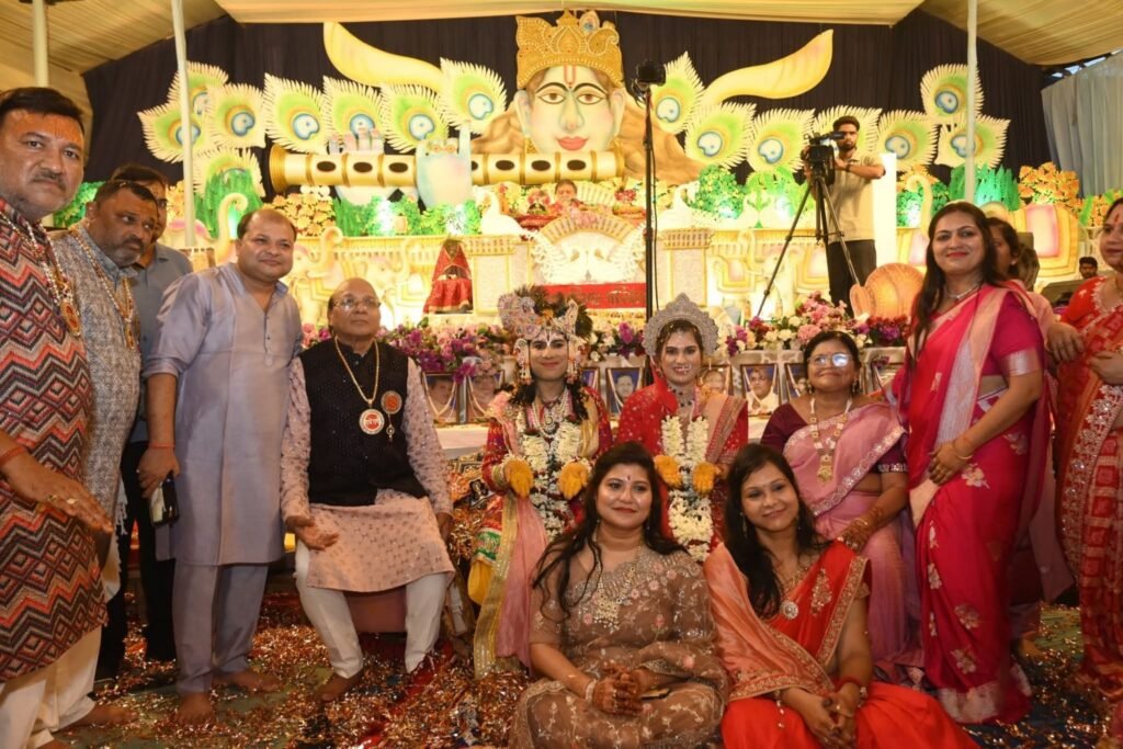 गोस्वामी गोविंद बाबा ने कहा- भगवान ने तुम्हें दिया है अनमोल जीवन, श्रीमद् भागवत कथा का श्रवण है संकटों का निवारण, खरसिया शहर में भागवत कथा सुनने उमड़ रही श्रद्धालुओं की भीड़- तिगडॉनिया परिवार की चल रही पितृ मोक्षार्थ श्रीमद् भागवत महापुराण कथा, परम पूज्य भागवत मर्मज्ञ गोस्वामी गोविंद बाबा के मुखारविंद से हो रहा है कथा का रसपान, आयोजन के छठवें दिवस 30 अगस्त को गोपी उद्धव संवाद सहित विभिन्न प्रसंगों का किया गोस्वामी जी ने वर्णन गोस्वामी गोविंद बाबा ने कहा- भगवान ने तुम्हें दिया है अनमोल जीवन, श्रीमद् भागवत कथा का श्रवण है संकटों का निवारण, खरसिया शहर में भागवत कथा सुनने उमड़ रही श्रद्धालुओं की भीड़- तिगडॉनिया परिवार की चल रही पितृ मोक्षार्थ श्रीमद् भागवत महापुराण कथा, परम पूज्य भागवत मर्मज्ञ गोस्वामी गोविंद बाबा के मुखारविंद से हो रहा है कथा का रसपान, आयोजन के छठवें दिवस 30 अगस्त को गोपी उद्धव संवाद सहित विभिन्न प्रसंगों का किया गोस्वामी जी ने वर्णन kshititech