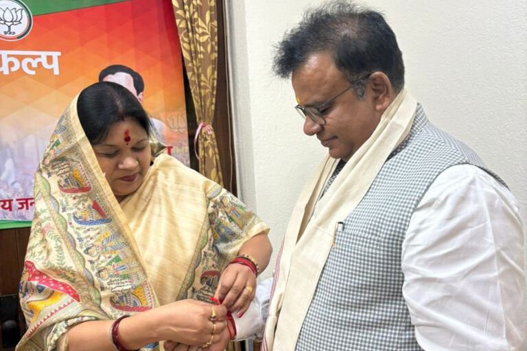 सांसद कमलेश जांगड़े ने बांधी प्रधानमंत्री मोदी जी को राखी, रक्षाबंधन पर्व की दी बधाई, भाजपा के राष्ट्रीय संगठक एवं कार्यालय सचिव से भी मुलाकात में सांसद जी ने बांधी राखी, प्रधानमंत्री मोदी जी ने संसदीय क्षेत्र के लोगों को भी दी रक्षाबंधन की शुभकामनाएं सांसद कमलेश जांगड़े ने बांधी प्रधानमंत्री मोदी जी को राखी, रक्षाबंधन पर्व की दी बधाई, भाजपा के राष्ट्रीय संगठक एवं कार्यालय सचिव से भी मुलाकात में सांसद जी ने बांधी राखी, प्रधानमंत्री मोदी जी ने संसदीय क्षेत्र के लोगों को भी दी रक्षाबंधन की शुभकामनाएं kshititech