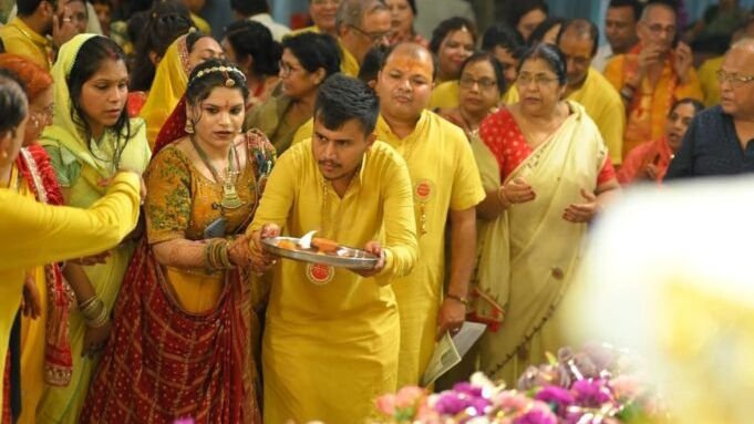 गोस्वामी गोविंद बाबा ने कहा- भगवान ने तुम्हें दिया है अनमोल जीवन, श्रीमद् भागवत कथा का श्रवण है संकटों का निवारण, खरसिया शहर में भागवत कथा सुनने उमड़ रही श्रद्धालुओं की भीड़- तिगडॉनिया परिवार की चल रही पितृ मोक्षार्थ श्रीमद् भागवत महापुराण कथा, परम पूज्य भागवत मर्मज्ञ गोस्वामी गोविंद बाबा के मुखारविंद से हो रहा है कथा का रसपान, आयोजन के छठवें दिवस 30 अगस्त को गोपी उद्धव संवाद सहित विभिन्न प्रसंगों का किया गोस्वामी जी ने वर्णन गोस्वामी गोविंद बाबा ने कहा- भगवान ने तुम्हें दिया है अनमोल जीवन, श्रीमद् भागवत कथा का श्रवण है संकटों का निवारण, खरसिया शहर में भागवत कथा सुनने उमड़ रही श्रद्धालुओं की भीड़- तिगडॉनिया परिवार की चल रही पितृ मोक्षार्थ श्रीमद् भागवत महापुराण कथा, परम पूज्य भागवत मर्मज्ञ गोस्वामी गोविंद बाबा के मुखारविंद से हो रहा है कथा का रसपान, आयोजन के छठवें दिवस 30 अगस्त को गोपी उद्धव संवाद सहित विभिन्न प्रसंगों का किया गोस्वामी जी ने वर्णन kshititech