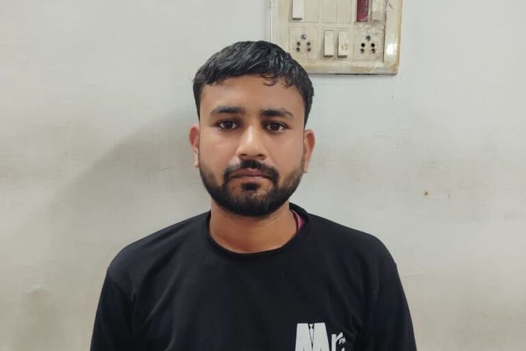 अपराधियों पर पुलिस का प्रहार- शक्ति जिले की क्राइम खबरें एक साथ- शक्ति पुलिस ने किया फुलवारी चौक में अवैध शराब रखने वाले को गिरफ्तार,बाराद्वार थाना अंतर्गत मोबाइल चोरी करने वाला चढ़ा पुलिस के हत्थे,बाराद्वार पुलिस ने किया नाबालिक से शादी का झांसा देकर दैहिक शोषण करने वाले आरोपी को गिरफ्तार अपराधियों पर पुलिस का प्रहार- शक्ति जिले की क्राइम खबरें एक साथ- शक्ति पुलिस ने किया फुलवारी चौक में अवैध शराब रखने वाले को गिरफ्तार,बाराद्वार थाना अंतर्गत मोबाइल चोरी करने वाला चढ़ा पुलिस के हत्थे,बाराद्वार पुलिस ने किया नाबालिक से शादी का झांसा देकर दैहिक शोषण करने वाले आरोपी को गिरफ्तार kshititech