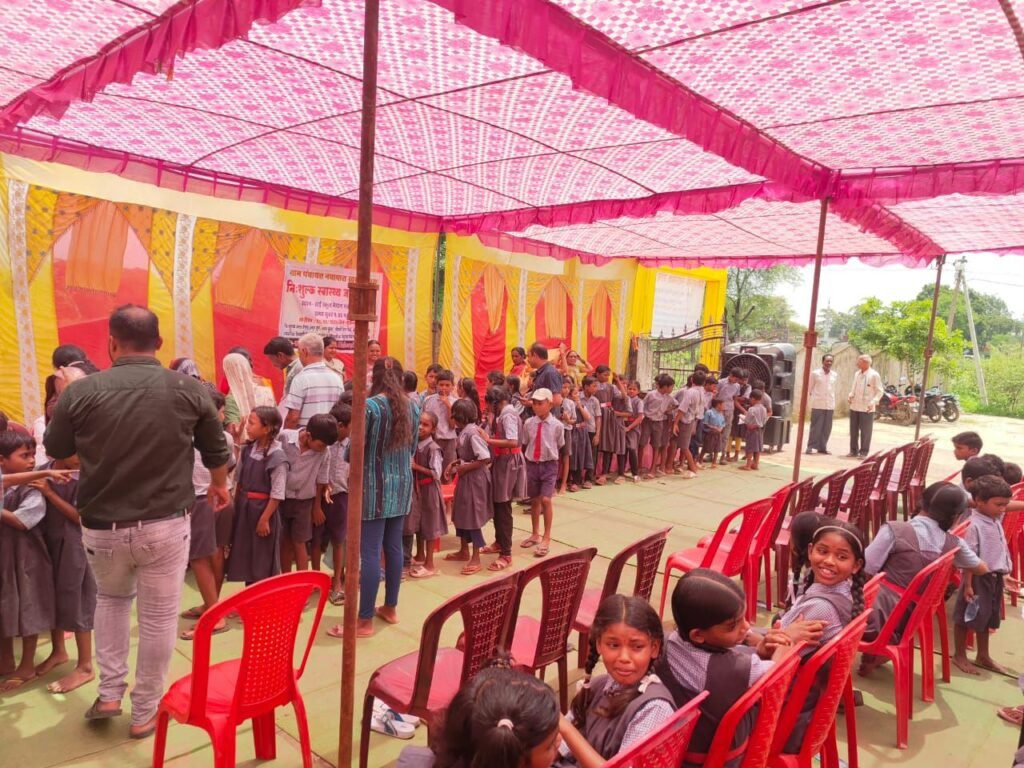 पंचायत का रचनात्मक कार्य-1 अगस्त को ग्राम पंचायत नवापारा खुर्द द्वारा आयोजित किया गया निशुल्क स्वास्थ्य शिविर, स्वास्थ्य विभाग के सहयोग से सैकड़ो की संख्या में ग्रामीणों ने लिया शिविर का लाभ,10 डॉक्टरों की टीम ने दी सेवाएं kshititech