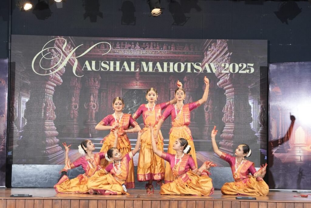 शक्ति के जिंदल वर्ल्ड स्कूल की छात्राओं ने रायपुर में आयोजित भरतनाट्यम एवं शास्त्रीय संगीत में बेहतर प्रदर्शन कर जीता खिताब,विद्यालय प्रबंधन ने दी बधाई, अवसर था कौशल महोत्सव के भव्य आयोजन का, डायरेक्टर ऋषभ अग्रवाल ने कहा- यह विद्यालय के लिए गौरवशाली क्षण शक्ति के जिंदल वर्ल्ड स्कूल की छात्राओं ने रायपुर में आयोजित भरतनाट्यम एवं शास्त्रीय संगीत में बेहतर प्रदर्शन कर जीता खिताब,विद्यालय प्रबंधन ने दी बधाई, अवसर था कौशल महोत्सव के भव्य आयोजन का, डायरेक्टर ऋषभ अग्रवाल ने कहा- यह विद्यालय के लिए गौरवशाली क्षण kshititech