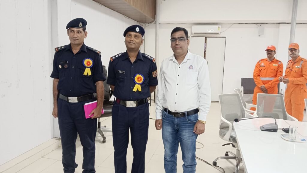 आपदा में कैसी हो हमारी भूमिका- उड़ीसा के एनडीआरएफ की टीम ने महाविद्यालयिन विद्यार्थियों को दिया प्रशिक्षण, शक्ति जिले के विभिन्न स्थानों पर शासकीय क्रांति कुमार कॉलेज जेठा के मार्गदर्शन में हुआ आयोजन, 4 अगस्त से हुआ प्रारंभ, 16 अगस्त तक चलेगा प्रशिक्षण, कलेक्टर टोपनो एवं डिप्टी कलेक्टर विश्वास कुमार भी रहे मौजूद आपदा में कैसी हो हमारी भूमिका- उड़ीसा के एनडीआरएफ की टीम ने महाविद्यालयिन विद्यार्थियों को दिया प्रशिक्षण, शक्ति जिले के विभिन्न स्थानों पर शासकीय क्रांति कुमार कॉलेज जेठा के मार्गदर्शन में हुआ आयोजन, 4 अगस्त से हुआ प्रारंभ, 16 अगस्त तक चलेगा प्रशिक्षण, कलेक्टर टोपनो एवं डिप्टी कलेक्टर विश्वास कुमार भी रहे मौजूद kshititech