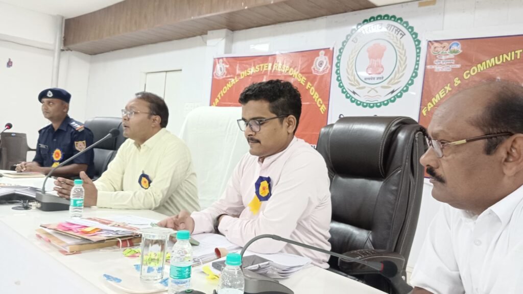 आपदा में कैसी हो हमारी भूमिका- उड़ीसा के एनडीआरएफ की टीम ने महाविद्यालयिन विद्यार्थियों को दिया प्रशिक्षण, शक्ति जिले के विभिन्न स्थानों पर शासकीय क्रांति कुमार कॉलेज जेठा के मार्गदर्शन में हुआ आयोजन, 4 अगस्त से हुआ प्रारंभ, 16 अगस्त तक चलेगा प्रशिक्षण, कलेक्टर टोपनो एवं डिप्टी कलेक्टर विश्वास कुमार भी रहे मौजूद आपदा में कैसी हो हमारी भूमिका- उड़ीसा के एनडीआरएफ की टीम ने महाविद्यालयिन विद्यार्थियों को दिया प्रशिक्षण, शक्ति जिले के विभिन्न स्थानों पर शासकीय क्रांति कुमार कॉलेज जेठा के मार्गदर्शन में हुआ आयोजन, 4 अगस्त से हुआ प्रारंभ, 16 अगस्त तक चलेगा प्रशिक्षण, कलेक्टर टोपनो एवं डिप्टी कलेक्टर विश्वास कुमार भी रहे मौजूद kshititech