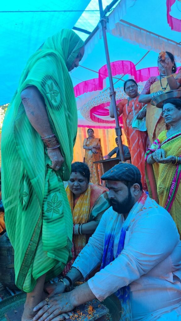 धर्मांतरण के खिलाफ जूदेव की हुंकार- 35 परिवारों की हुई सनातन धर्म में घर वापसी,प्रबल प्रताप जूदेव की मौजूदगी में भोलेनाथ की पावन नगरी तुर्रीधाम में आयोजित था कार्यक्रम,प्रबल ने स्वयं पैर धोकर करवाई घर वापसी,धर्मान्तरण करवाने वालो पर कड़ी कार्यवाही की मांग करी प्रबल ने kshititech