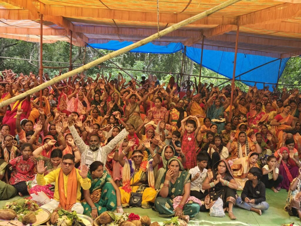 धर्मांतरण के खिलाफ जूदेव की हुंकार- 35 परिवारों की हुई सनातन धर्म में घर वापसी,प्रबल प्रताप जूदेव की मौजूदगी में भोलेनाथ की पावन नगरी तुर्रीधाम में आयोजित था कार्यक्रम,प्रबल ने स्वयं पैर धोकर करवाई घर वापसी,धर्मान्तरण करवाने वालो पर कड़ी कार्यवाही की मांग करी प्रबल ने kshititech