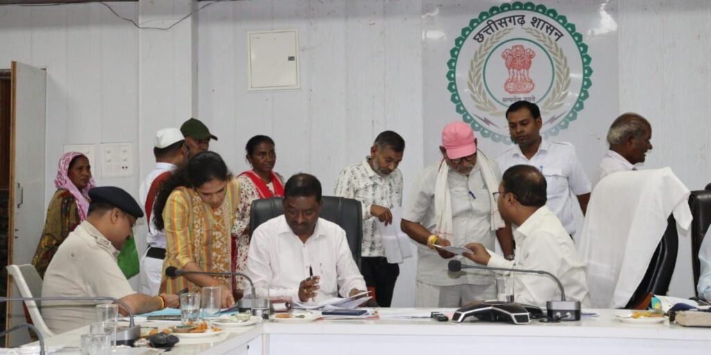 जेठा मैदान में होगा स्वतंत्रता दिवस का आयोजन- शक्ति जिले के कलेक्टर एवं सीईओ साहब ने स्टॉल से खरीदी इको फ्रेंडली राखियां, 5 अगस्त को समय सीमा की बैठक एवं जन दर्शन का कार्यक्रम संपन्न, कलेक्टर तोपनों ने करी विभाग अधिकारियों की समीक्षा, दिए अधिकारियों को निर्देश, शक्ति जिले में चाइल्ड हेल्पलाइन के पदों के लिए इंटरव्यू 6 एवं 7 अगस्त को kshititech