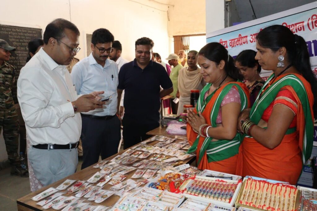 जेठा मैदान में होगा स्वतंत्रता दिवस का आयोजन- शक्ति जिले के कलेक्टर एवं सीईओ साहब ने स्टॉल से खरीदी इको फ्रेंडली राखियां, 5 अगस्त को समय सीमा की बैठक एवं जन दर्शन का कार्यक्रम संपन्न, कलेक्टर तोपनों ने करी विभाग अधिकारियों की समीक्षा, दिए अधिकारियों को निर्देश, शक्ति जिले में चाइल्ड हेल्पलाइन के पदों के लिए इंटरव्यू 6 एवं 7 अगस्त को kshititech