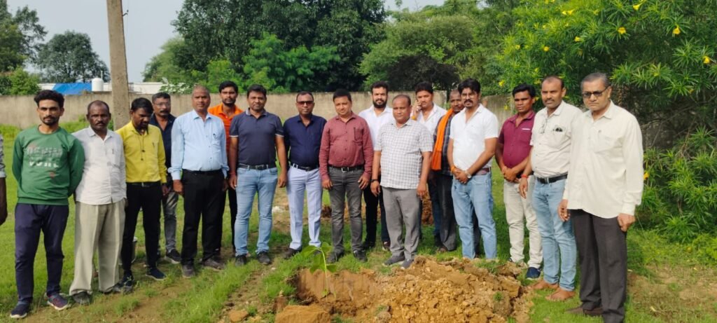 नगर पंचायत बाराद्वार एवं चेंबर ऑफ कॉमर्स ने संयुक्त रूप से किया वृक्षारोपण कार्यक्रम का आयोजन, एक पेड़ छत्तीसगढ़ महतारी के नाम कार्यक्रम में जुटे जनप्रतिनिधि, नगर पंचायत उपाध्यक्ष जितेश शर्मा ने कहा- प्रकृति को संरक्षित करने के लिए वृक्षारोपण अत्यंत आवश्यक kshititech