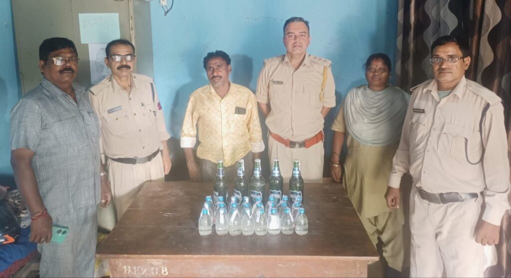 उप्पल की छापामार कारवाई- अवैध रूप से शराब परोसते ढाबा संचालक को आबकारी विभाग ने किया गिरफ्तार, आबकारी का मामला दर्ज,ढाबे में खुलेआम शराब पर परोसने की आ रही थी शिकायतें, वृत्त प्रभारी आशीष उप्पल ने कहा- लगातार विभाग कर रहा है अवैध महुआ शराब एवं शराब बिक्री पर कारवाई उप्पल की छापामार कारवाई- अवैध रूप से शराब परोसते ढाबा संचालक को आबकारी विभाग ने किया गिरफ्तार, आबकारी का मामला दर्ज,ढाबे में खुलेआम शराब पर परोसने की आ रही थी शिकायतें, वृत्त प्रभारी आशीष उप्पल ने कहा- लगातार विभाग कर रहा है अवैध महुआ शराब एवं शराब बिक्री पर कारवाई kshititech