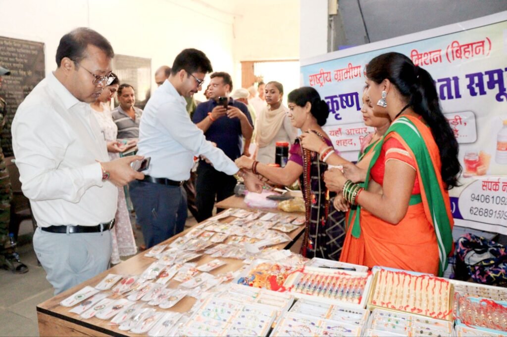 शक्ति जिले में डिप्टी कलेक्टरों के प्रभार में हुआ फेरबदल, कलेक्टर साहब एवं जिला पंचायत सीईओ ने पहनी बीज जड़ित इको फ्रेंडली राखी, शक्ति जिले में भी प्रारंभ हुआ हर घर तिरंगा, हर घर स्वच्छता अभियान, कलेक्टर तोपनो साहब एवं जिला पंचायत सीईओ जैन साहब ने किया अभियान का शुभारंभ, भारतीय स्टेट बैंक ग्रामीण क्षेत्रों में लगा रहा ई केवाईसी शिविर शक्ति जिले में डिप्टी कलेक्टरों के प्रभार में हुआ फेरबदल, कलेक्टर साहब एवं जिला पंचायत सीईओ ने पहनी बीज जड़ित इको फ्रेंडली राखी, शक्ति जिले में भी प्रारंभ हुआ हर घर तिरंगा, हर घर स्वच्छता अभियान, कलेक्टर तोपनो साहब एवं जिला पंचायत सीईओ जैन साहब ने किया अभियान का शुभारंभ, भारतीय स्टेट बैंक ग्रामीण क्षेत्रों में लगा रहा ई केवाईसी शिविर kshititech