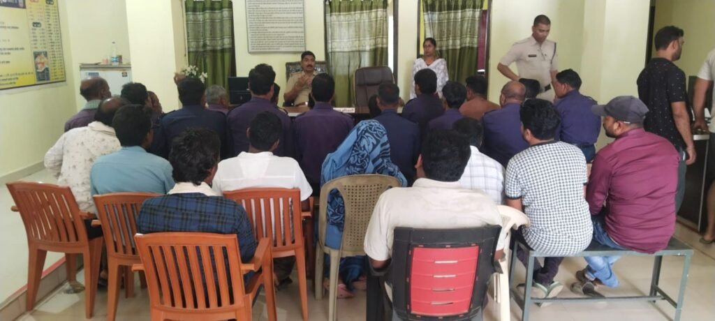 कर्तव्यों के प्रति सजग रहे कोटवार- कोटवारों की मीटिंग ली TI नरेंद्र यादव ने, एसपी मैडम के निर्देश पर थाना क्षेत्र में विभिन्न परिस्थितियों में कोटवारों की जिम्मेदारियो पर दी जानकारी kshititech