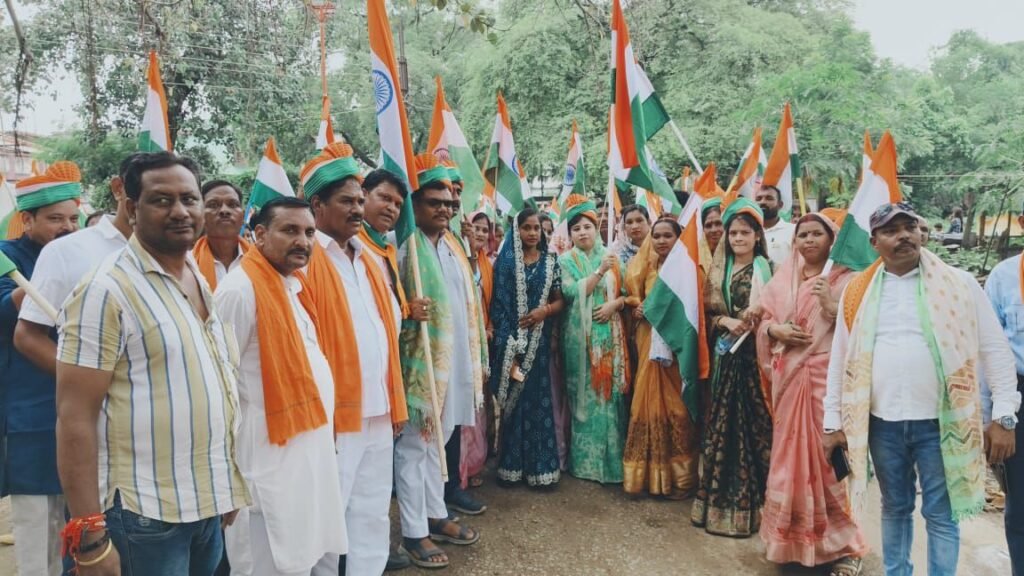 कलेक्टर तोपनो एवं CEO जैन साहब स्वयं निकले तिरंगा यात्रा में- शक्ति जिले में होने वाले स्वतंत्रता दिवस के मुख्य समारोह का फाइनल रिहर्सल डिप्टी कलेक्टर विनय कुमार कश्यप बने मुख्य अतिथि,तिरंगा यात्रा को लेकर पूरे जिले में देशभक्ति का जुनून, जनपद पंचायत शक्ति ने निकाली तिरंगा यात्रा, पहली बार शक्ति जिले में आजादी की वर्षगांठ को लेकर दिख रहा अभूतपूर्व जुनून kshititech