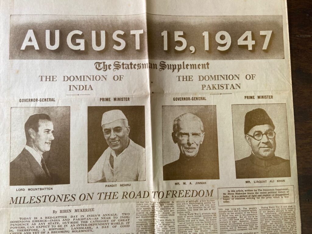 शक्ति शहर के अभिषेक बंसल के पास है आजादी की वर्षगांठ 15 अगस्त 1947 पर प्रकाशित अखबारों का संग्रह, अभिषेक द्वारा प्रदेश एवं राष्ट्रीय स्तर पर विशेष अवसरों पर लगाई जाती है प्रदर्शनी शक्ति शहर के अभिषेक बंसल के पास है आजादी की वर्षगांठ 15 अगस्त 1947 पर प्रकाशित अखबारों का संग्रह, अभिषेक द्वारा प्रदेश एवं राष्ट्रीय स्तर पर विशेष अवसरों पर लगाई जाती है प्रदर्शनी kshititech