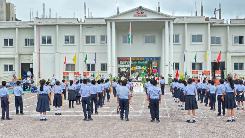 बाराद्वार के एशियन वर्ल्ड स्कूल में आज़ादी का जश्न अनुशासन, संस्कृति और देशभक्ति का अद्भुत संगम, ध्वजारोहण के साथ ही आजादी की वर्षगांठ पर हुआ विभिन्न कार्यक्रमों का आयोजन, स्कूल के बोर्ड आफ डायरेक्टर ने भी दी स्वतंत्रता दिवस की शुभकामनाएं kshititech