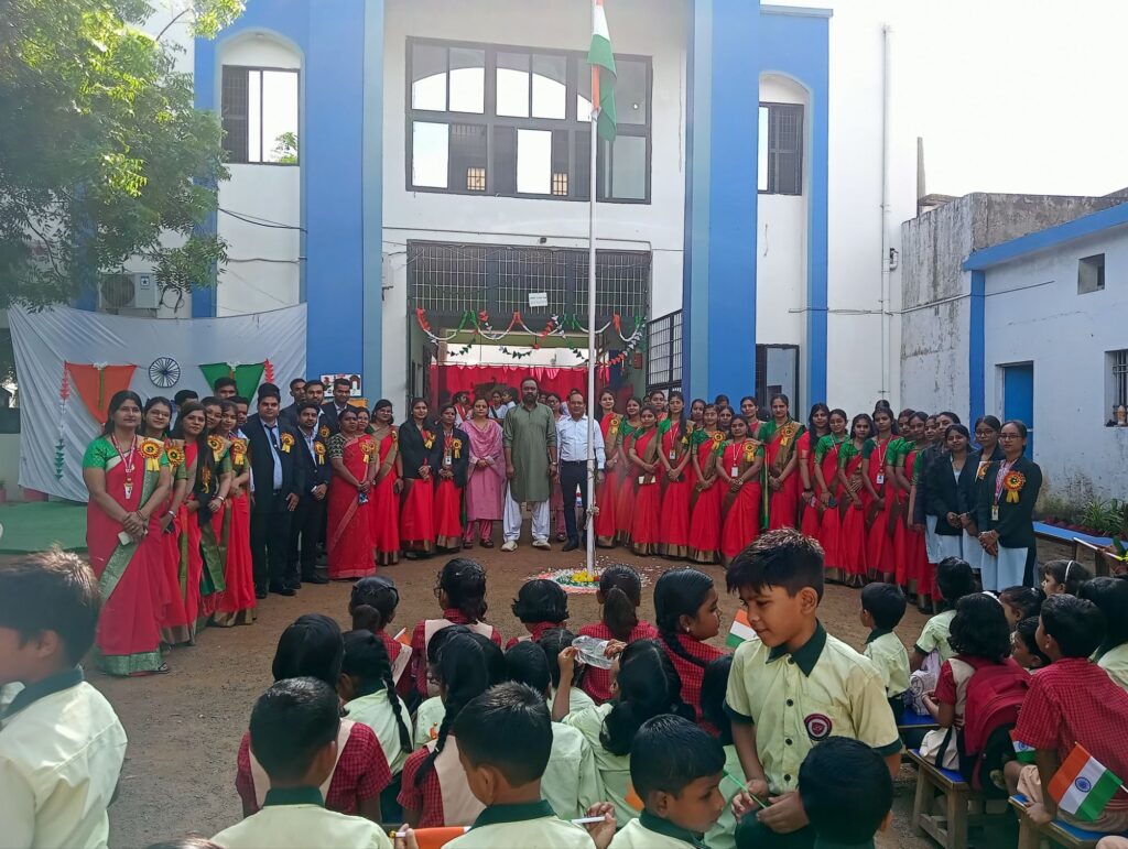 शक्ति के लिटिल फ्लावर इंग्लिश मीडियम स्कूल में आजादी की वर्षगांठ पर हुआ ध्वजारोहण कार्यक्रम, स्कूल के बच्चों ने हाथों में तिरंगा लेकर भारत माता की जय के लगाए जयकारे शक्ति के लिटिल फ्लावर इंग्लिश मीडियम स्कूल में आजादी की वर्षगांठ पर हुआ ध्वजारोहण कार्यक्रम, स्कूल के बच्चों ने हाथों में तिरंगा लेकर भारत माता की जय के लगाए जयकारे kshititech