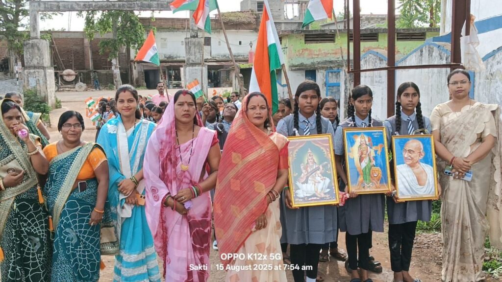 सरपंच राखी यादव ने किया सोंठी ग्राम पंचायत में ध्वजारोहण, समस्त ग्राम वासियों को दी स्वतंत्रता दिवस की शुभकामनाएं, पूर्व जनपद सदस्य अशोक यादव ने कहा- महापुरुषों के बलिदान से ही मिली हमें यह आजादी, कार्यक्रम में गांव के रिटायर्ड फौजी एवं स्कूल के बच्चे भी रहे मौजूद kshititech