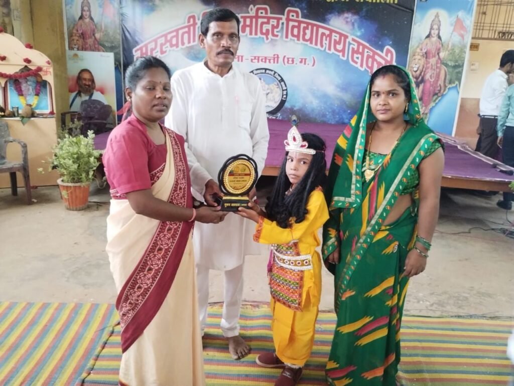 शक्ति के सरस्वती शिशु मंदिर में कृष्ण जन्माष्टमी पर्व पर 16 अगस्त को हुई विभिन्न प्रतिस्पर्धाएं, अखिल भारतीय मारवाड़ी महिला समिति शक्ति की अध्यक्ष सुमन अग्रवाल ने कहा- विद्यालय के बच्चों की प्रतिभाओं को देख याद आया विद्यार्थी जीवन, नन्हे मुन्ने बच्चों ने कृष्ण जी के बाल रूप में दी अपनी प्रस्तुति kshititech