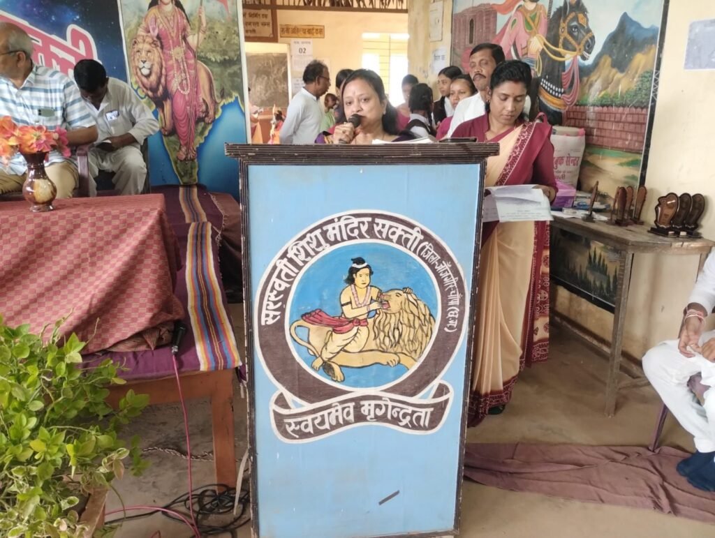 शक्ति के सरस्वती शिशु मंदिर में कृष्ण जन्माष्टमी पर्व पर 16 अगस्त को हुई विभिन्न प्रतिस्पर्धाएं, अखिल भारतीय मारवाड़ी महिला समिति शक्ति की अध्यक्ष सुमन अग्रवाल ने कहा- विद्यालय के बच्चों की प्रतिभाओं को देख याद आया विद्यार्थी जीवन, नन्हे मुन्ने बच्चों ने कृष्ण जी के बाल रूप में दी अपनी प्रस्तुति kshititech