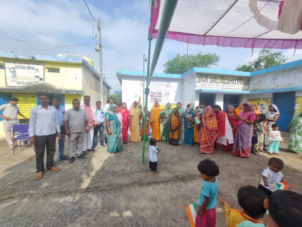 लिमतरा ग्राम पंचायत में भोजली विसर्जन एवं स्वतंत्रता दिवस समारोह का हुआ आयोजन, सरपंच मालती भारद्वाज सहित ग्राम वासी रहे मौजूद kshititech