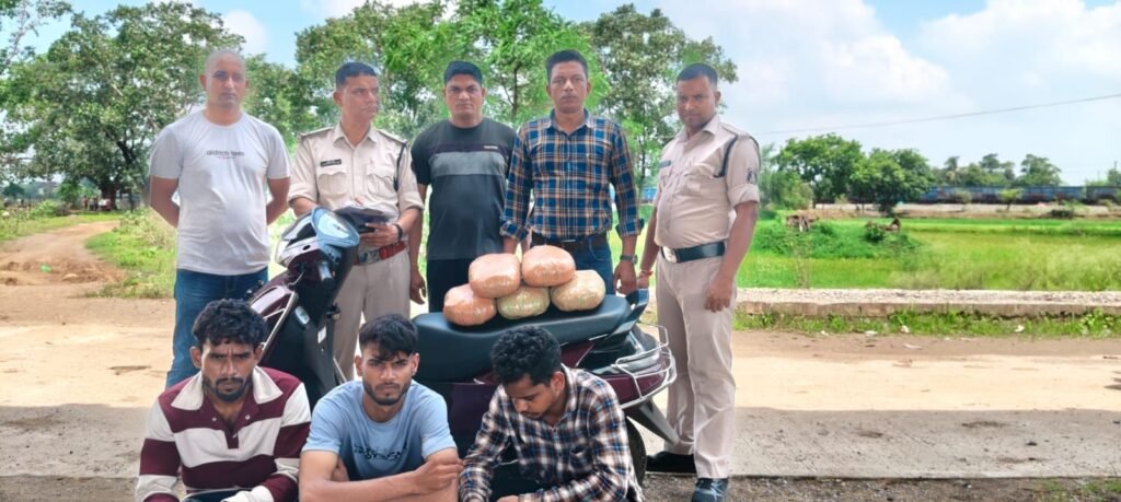 बाराद्वार पुलिस की बड़ी कार्रवाई- अवैध रूप से गांजा तस्करी कर रहे सौदागरों को पुलिस ने किया गिरफ्तार, गांजा तस्करी में प्रयुक्त वाहन भी हुआ बरामद, एसडीओ पुलिस मनीष कंवर ने दी जानकारी kshititech