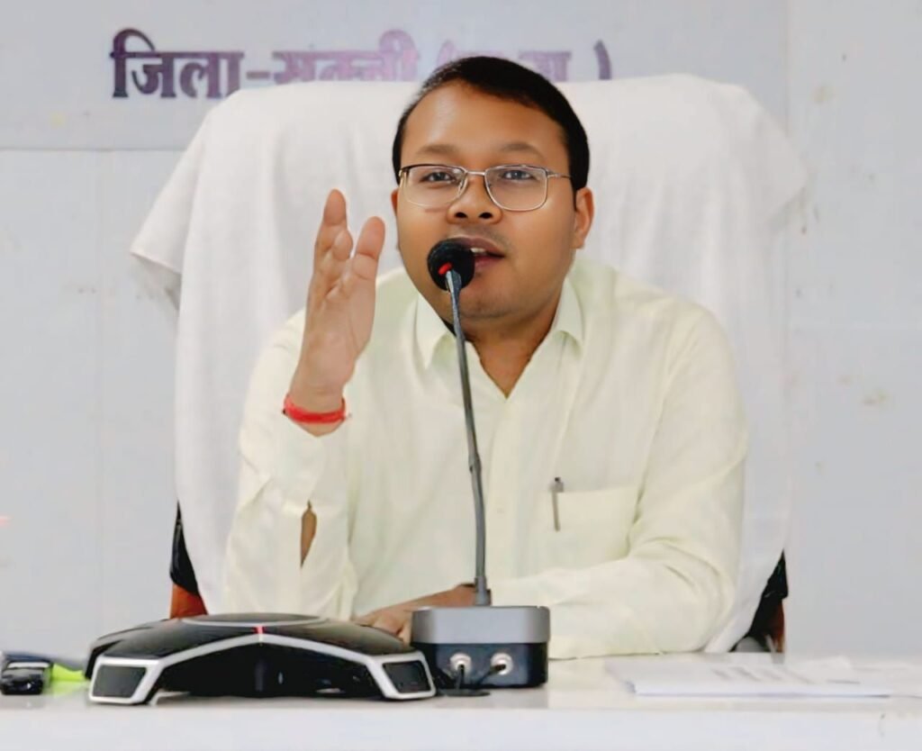 TL की मीटिंग में कलेक्टर तोपनो साहब के निर्देश- राज्य स्थापना के 25 वर्ष पूर्ण होने पर रजत जयंती के रूप में करें जिले भर में आयोजन,वय वंदन योजना के कार्ड निर्माण में तेजी लाने के दिए निर्देश, विभिन्न विभागों के कार्यों की करी गहन समीक्षा, जन दर्शन में पहुंचे नागरिकों से कलेक्टर साहब ने सुनी उनकी समस्याएं,जन दर्शन से समस्याओं का हो रहा त्वरित निराकरण kshititech