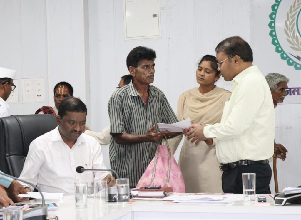 TL की मीटिंग में कलेक्टर तोपनो साहब के निर्देश- राज्य स्थापना के 25 वर्ष पूर्ण होने पर रजत जयंती के रूप में करें जिले भर में आयोजन,वय वंदन योजना के कार्ड निर्माण में तेजी लाने के दिए निर्देश, विभिन्न विभागों के कार्यों की करी गहन समीक्षा, जन दर्शन में पहुंचे नागरिकों से कलेक्टर साहब ने सुनी उनकी समस्याएं,जन दर्शन से समस्याओं का हो रहा त्वरित निराकरण kshititech