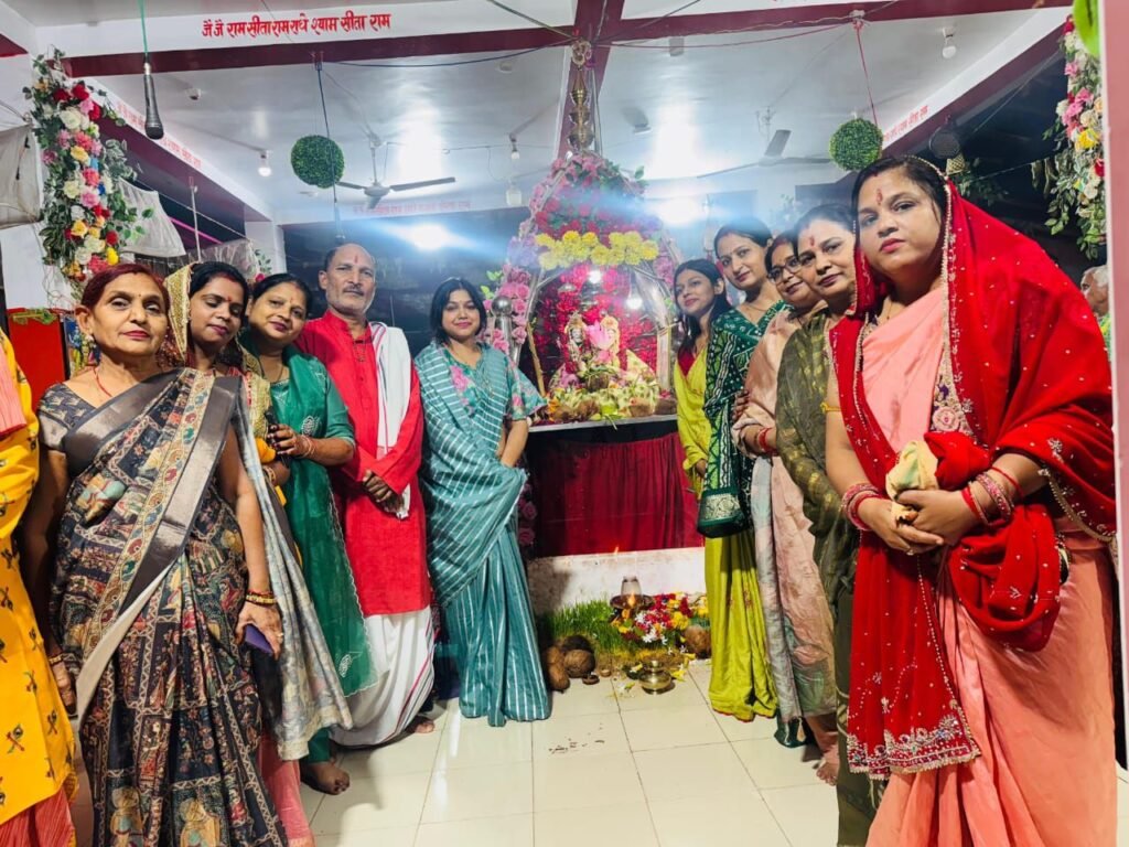 अखंड राम सप्ताह में पहुंचे महिला जागृति शाखा के सदस्य, भगवान श्री रामचंद्र जी की पूजा अर्चना के साथ विद्वान पंडित भोलाशंकर तिवारी का लिया आशीर्वाद, पूर्व अध्यक्ष रीना गेवाडीन ने कहा- 95 वर्षों से हो रहा यह आयोजन हम सबके लिए गौरवशाली अखंड राम सप्ताह में पहुंचे महिला जागृति शाखा के सदस्य, भगवान श्री रामचंद्र जी की पूजा अर्चना के साथ विद्वान पंडित भोलाशंकर तिवारी का लिया आशीर्वाद, पूर्व अध्यक्ष रीना गेवाडीन ने कहा- 95 वर्षों से हो रहा यह आयोजन हम सबके लिए गौरवशाली kshititech