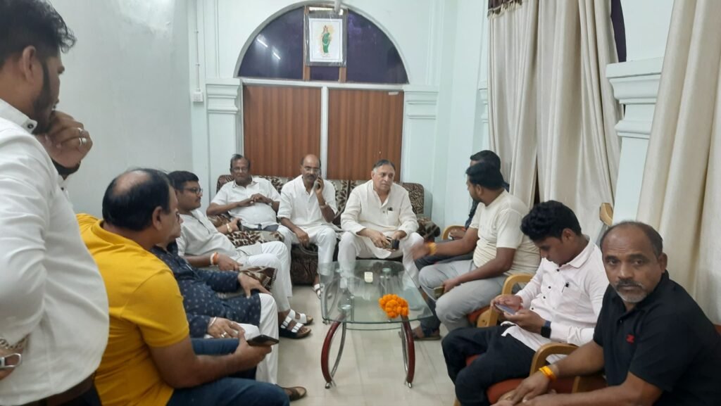 दिव्यांग जनों के कल्याण हेतु चलाई जा रही योजनाओं की जानकारी दी छत्तीसगढ़ दिव्यांगजन वित्त विकास निगम के अध्यक्ष लोकेश कांवडिया ने, 21 अगस्त को शक्ति पहुंचे लोकेश,कलेक्टर से भी हुई मुलाकात, शक्ति के रेस्ट हाउस में पार्टी कार्यकर्ताओं से भी मिले कावड़िया, नवजीवन मुक बधिर स्कूल एवं दृष्टि बाधित विशेष विद्यालय भी पहुंचे श्री कावड़िया, पूरे प्रदेश के सभी जिलों में चल रहा है लोकेश कावड़िया का सघन दौरा कार्यक्रम kshititech