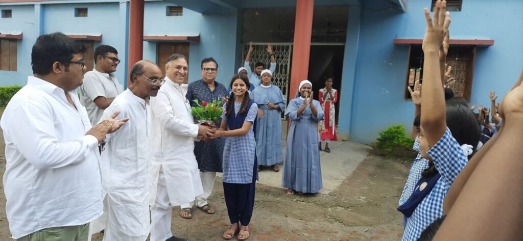 दिव्यांग जनों के कल्याण हेतु चलाई जा रही योजनाओं की जानकारी दी छत्तीसगढ़ दिव्यांगजन वित्त विकास निगम के अध्यक्ष लोकेश कांवडिया ने, 21 अगस्त को शक्ति पहुंचे लोकेश,कलेक्टर से भी हुई मुलाकात, शक्ति के रेस्ट हाउस में पार्टी कार्यकर्ताओं से भी मिले कावड़िया, नवजीवन मुक बधिर स्कूल एवं दृष्टि बाधित विशेष विद्यालय भी पहुंचे श्री कावड़िया, पूरे प्रदेश के सभी जिलों में चल रहा है लोकेश कावड़िया का सघन दौरा कार्यक्रम kshititech