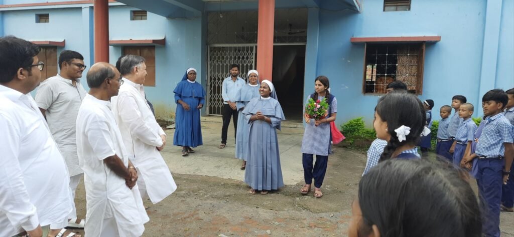 दिव्यांग जनों के कल्याण हेतु चलाई जा रही योजनाओं की जानकारी दी छत्तीसगढ़ दिव्यांगजन वित्त विकास निगम के अध्यक्ष लोकेश कांवडिया ने, 21 अगस्त को शक्ति पहुंचे लोकेश,कलेक्टर से भी हुई मुलाकात, शक्ति के रेस्ट हाउस में पार्टी कार्यकर्ताओं से भी मिले कावड़िया, नवजीवन मुक बधिर स्कूल एवं दृष्टि बाधित विशेष विद्यालय भी पहुंचे श्री कावड़िया, पूरे प्रदेश के सभी जिलों में चल रहा है लोकेश कावड़िया का सघन दौरा कार्यक्रम kshititech