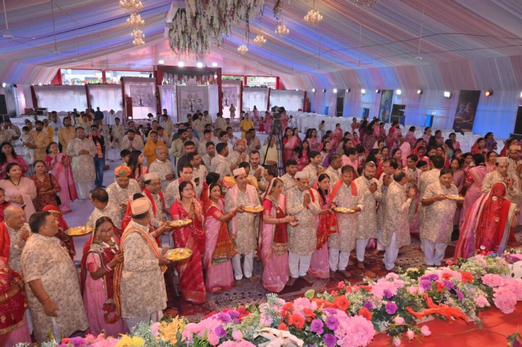 नैला में राधे-राधे की गूंज- 24 अगस्त को नैला जांजगीर में झांझडिया परिवार की श्रीमद् भागवत कथा का हुआ भव्य शुभारंभ, प्रथम दिन निकली कलश शोभा यात्रा, परिवारजन रहे मौजूद, श्री हित ललित वल्लभ जी महाराज करा रहे हैं कथा का रसपान नैला में राधे-राधे की गूंज- 24 अगस्त को नैला जांजगीर में झांझडिया परिवार की श्रीमद् भागवत कथा का हुआ भव्य शुभारंभ, प्रथम दिन निकली कलश शोभा यात्रा, परिवारजन रहे मौजूद, श्री हित ललित वल्लभ जी महाराज करा रहे हैं कथा का रसपान kshititech