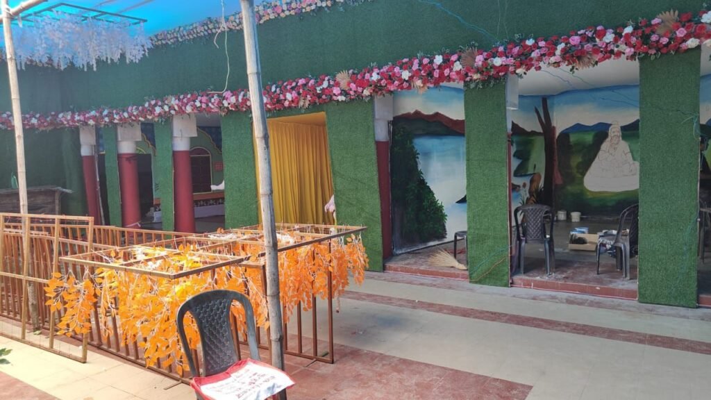 11 दिन का गणेश मेला- बाराद्वार शहर में चल रही गणेश मेले की तैयारियां जोरों से, बाराद्वार का गणेश मेला है पूरे प्रदेश में प्रसिद्ध, अन्य जिलों से भी लोग आते हैं गणपति बप्पा के दर्शन करने, समिति के सदस्य आशीष जिंदल एवं आशीष बिजली ने दी जानकारी kshititech