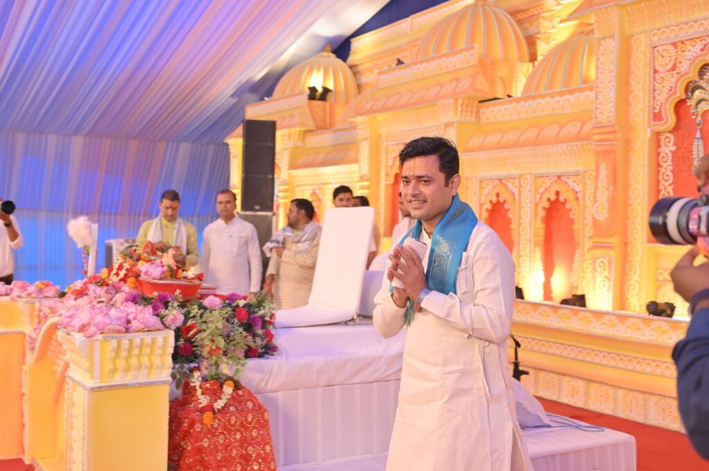 झांझडिया परिवार की श्रीमद् भागवत कथा का तृतीय दिवस-परम पूज्य श्रीहित ललित वल्लभ जी अमृतमय वाणी से करा रहे कथा के विभिन्न प्रसंगों का रसपान झांझडिया परिवार की श्रीमद् भागवत कथा का तृतीय दिवस-परम पूज्य श्रीहित ललित वल्लभ जी अमृतमय वाणी से करा रहे कथा के विभिन्न प्रसंगों का रसपान kshititech