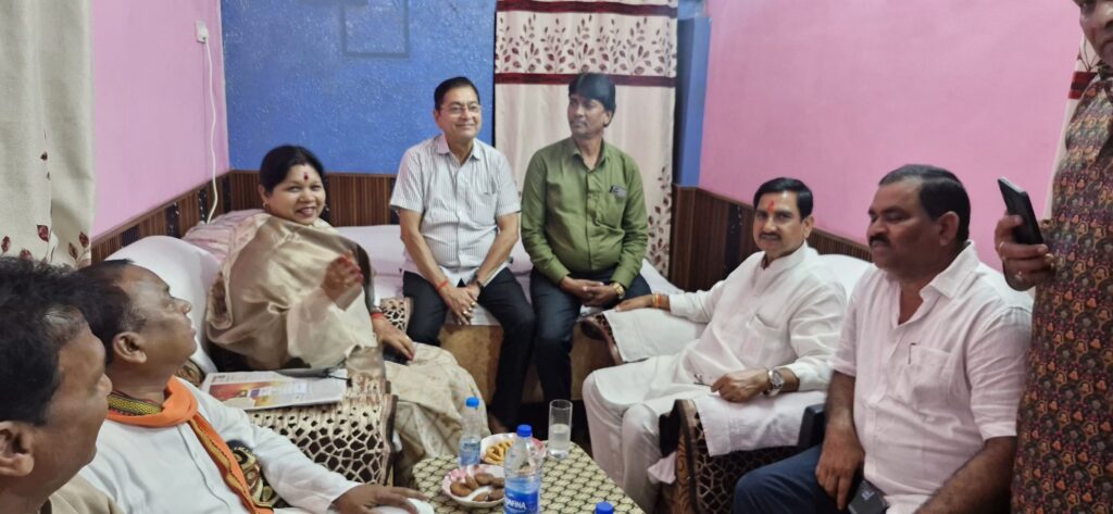 संवरेगा शक्ति शहर, रंग लाएगी नगर पालिका अध्यक्ष की पहल- शक्ति शहर विकास के लिए नगर पालिका अध्यक्ष श्यामसुंदर अग्रवाल ने करी मोदी सरकार के शहरी विकास मंत्री तोखन साहू से मुलाकात,शक्ति प्रवास के दौरान सांसद जी की उपस्थिति में नगर पालिका अध्यक्ष एवं मंत्री जी की हुई मुलाकात, मंत्री जी ने दिया आश्वासन, सांसद जी ने भी कहा- शक्ति शहर विकास हमारी प्राथमिकता संवरेगा शक्ति शहर, रंग लाएगी नगर पालिका अध्यक्ष की पहल- शक्ति शहर विकास के लिए नगर पालिका अध्यक्ष श्यामसुंदर अग्रवाल ने करी मोदी सरकार के शहरी विकास मंत्री तोखन साहू से मुलाकात,शक्ति प्रवास के दौरान सांसद जी की उपस्थिति में नगर पालिका अध्यक्ष एवं मंत्री जी की हुई मुलाकात, मंत्री जी ने दिया आश्वासन, सांसद जी ने भी कहा- शक्ति शहर विकास हमारी प्राथमिकता kshititech