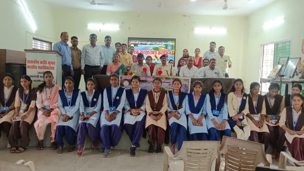 शक्ति जिले के एडिशनल एसपी हरीश यादव के मुख्य आतिथ्य में सड़क सुरक्षा नियमों को लेकर शासकीय क्रांति कुमार महाविद्यालय शक्ति में संपन्न हुआ सड़क सुरक्षा सेमिनार, महाविद्यालय के विद्यार्थियों को दी गई नियमों की जानकारी, हरीश यादव ने कहा- जान है तो जहान है, सजगता से चलाएं वाहन kshititech