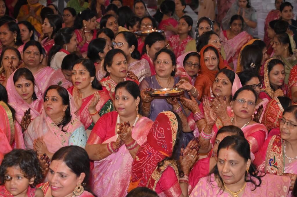 श्री हित ललित वल्लभ जी महाराज की कथा श्रवण करने उमड़ रही श्रद्धालुओं की भीड़, झांझडिया परिवार की पितृ मोक्षार्थ श्रीमद् भागवत कथा, कथा श्रवण करने प्रतिदिन दुर दराज से भी पहुंच रहे रिश्तेदार एवं परिवारजन श्री हित ललित वल्लभ जी महाराज की कथा श्रवण करने उमड़ रही श्रद्धालुओं की भीड़, झांझडिया परिवार की पितृ मोक्षार्थ श्रीमद् भागवत कथा, कथा श्रवण करने प्रतिदिन दुर दराज से भी पहुंच रहे रिश्तेदार एवं परिवारजन kshititech