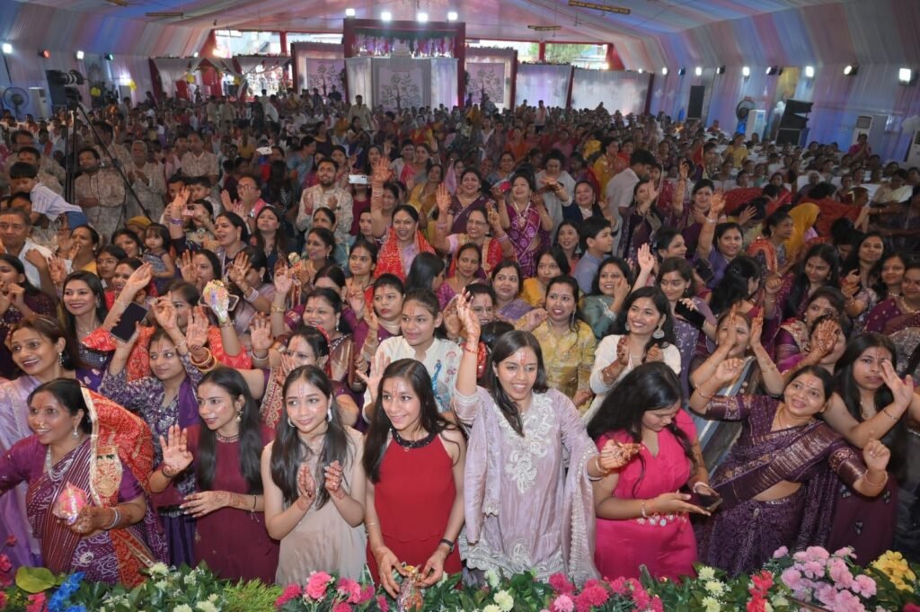 श्री हित ललित वल्लभ जी महाराज की कथा श्रवण करने उमड़ रही श्रद्धालुओं की भीड़, झांझडिया परिवार की पितृ मोक्षार्थ श्रीमद् भागवत कथा, कथा श्रवण करने प्रतिदिन दुर दराज से भी पहुंच रहे रिश्तेदार एवं परिवारजन श्री हित ललित वल्लभ जी महाराज की कथा श्रवण करने उमड़ रही श्रद्धालुओं की भीड़, झांझडिया परिवार की पितृ मोक्षार्थ श्रीमद् भागवत कथा, कथा श्रवण करने प्रतिदिन दुर दराज से भी पहुंच रहे रिश्तेदार एवं परिवारजन kshititech