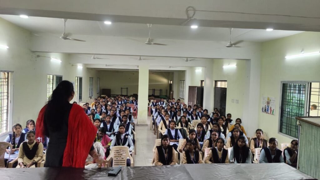 महिला उत्पीड़न एवं निवारण पर जागरूकता सेमिनार का आयोजन, शक्ति जिले के अग्रणी शासकीय क्रांति कुमार महाविद्यालय ने करी पहल, डॉ शकुंतला राज ने पावर प्रजेंटेशन के माध्यम से दी जानकारी महिला उत्पीड़न एवं निवारण पर जागरूकता सेमिनार का आयोजन, शक्ति जिले के अग्रणी शासकीय क्रांति कुमार महाविद्यालय ने करी पहल, डॉ शकुंतला राज ने पावर प्रजेंटेशन के माध्यम से दी जानकारी kshititech